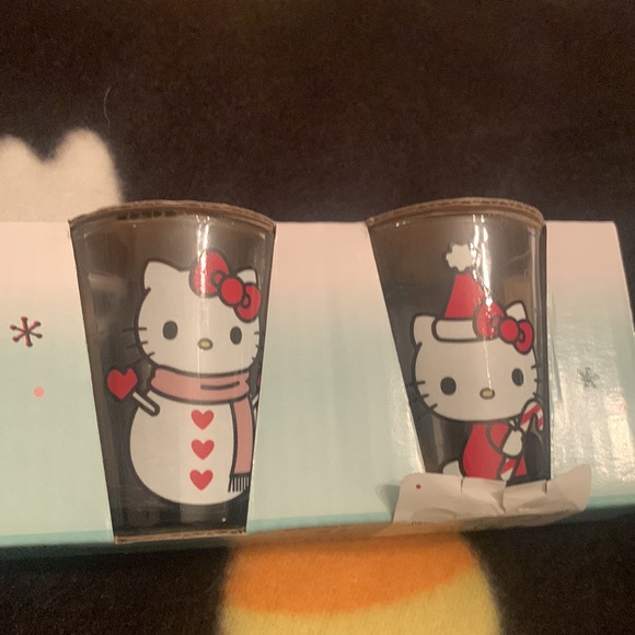 NWT Set of 6 Holiday Hello Kitty Shot Glasses - Picture 5 of 5